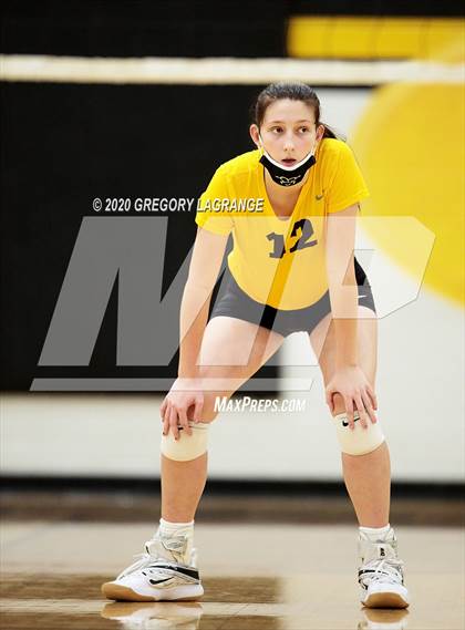 Thumbnail 2 in Carroll vs Fossil Ridge photogallery.