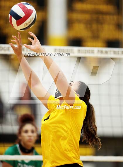 Thumbnail 2 in Carroll vs Fossil Ridge photogallery.