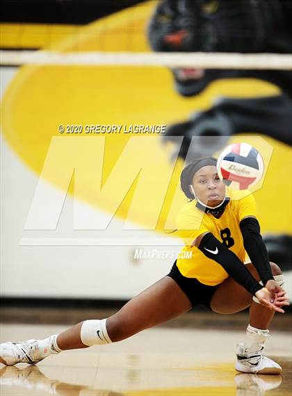 Thumbnail 3 in Carroll vs Fossil Ridge photogallery.