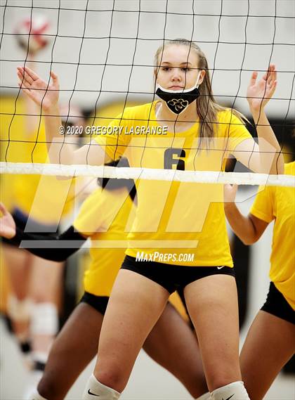 Thumbnail 1 in Carroll vs Fossil Ridge photogallery.