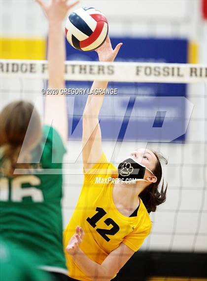 Thumbnail 2 in Carroll vs Fossil Ridge photogallery.