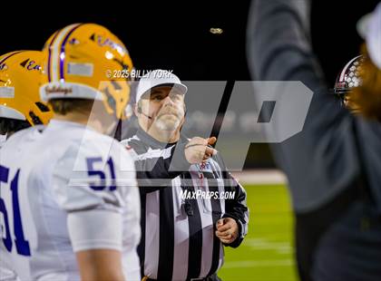 Thumbnail 2 in Edgewood vs Arp (UIL 3A D2 Football Regional) photogallery.