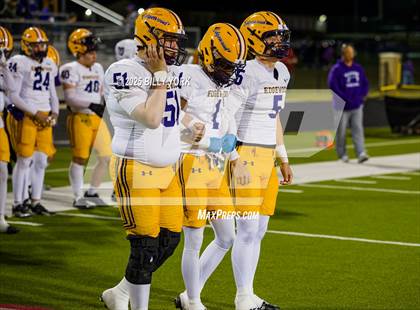 Thumbnail 2 in Edgewood vs Arp (UIL 3A D2 Football Regional) photogallery.