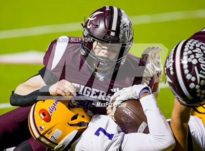 Thumbnail 1 in Edgewood vs Arp (UIL 3A D2 Football Regional) photogallery.