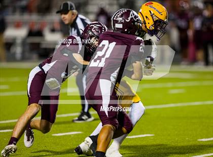 Thumbnail 2 in Edgewood vs Arp (UIL 3A D2 Football Regional) photogallery.