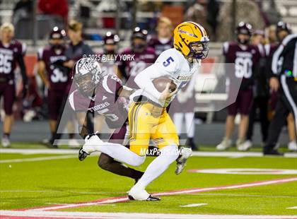 Thumbnail 2 in Edgewood vs Arp (UIL 3A D2 Football Regional) photogallery.