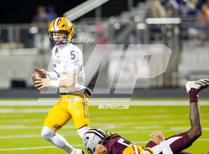 Thumbnail 2 in Edgewood vs Arp (UIL 3A D2 Football Regional) photogallery.