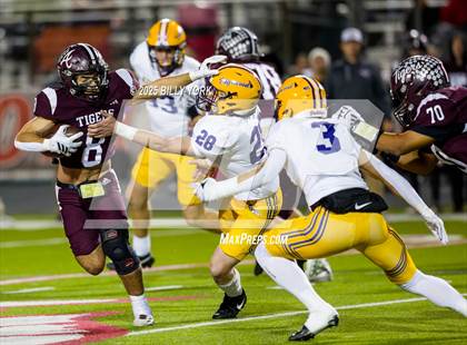 Thumbnail 2 in Edgewood vs Arp (UIL 3A D2 Football Regional) photogallery.