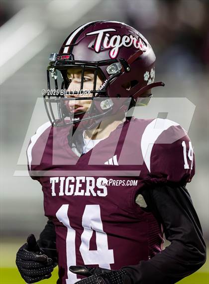 Thumbnail 1 in Edgewood vs Arp (UIL 3A D2 Football Regional) photogallery.