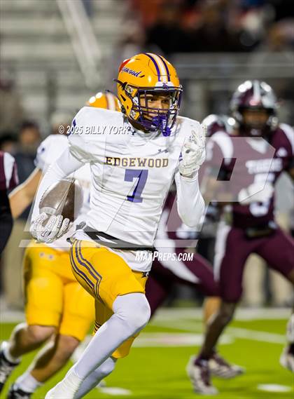 Thumbnail 3 in Edgewood vs Arp (UIL 3A D2 Football Regional) photogallery.
