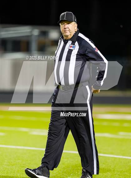 Thumbnail 3 in Edgewood vs Arp (UIL 3A D2 Football Regional) photogallery.