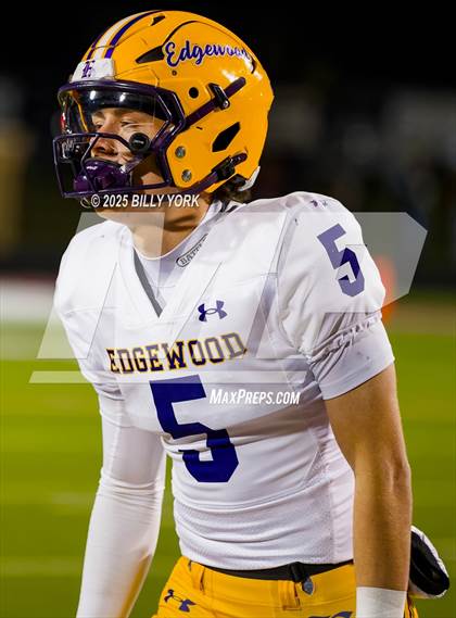Thumbnail 3 in Edgewood vs Arp (UIL 3A D2 Football Regional) photogallery.