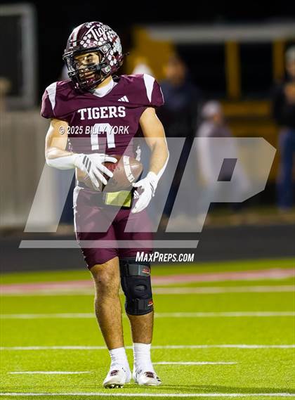Thumbnail 1 in Edgewood vs Arp (UIL 3A D2 Football Regional) photogallery.