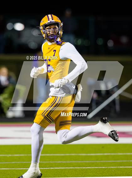 Thumbnail 2 in Edgewood vs Arp (UIL 3A D2 Football Regional) photogallery.