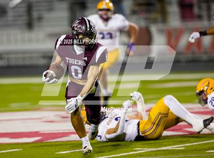 Thumbnail 3 in Edgewood vs Arp (UIL 3A D2 Football Regional) photogallery.