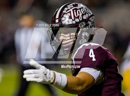 Thumbnail 3 in Edgewood vs Arp (UIL 3A D2 Football Regional) photogallery.