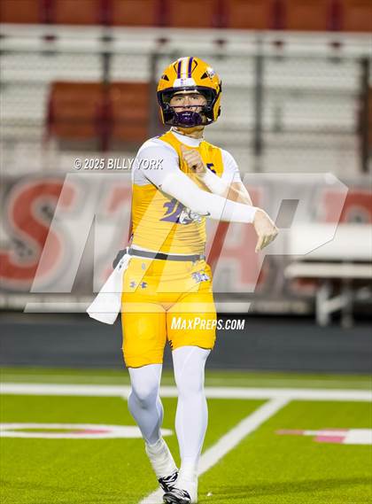 Thumbnail 2 in Edgewood vs Arp (UIL 3A D2 Football Regional) photogallery.