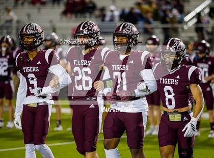 Thumbnail 1 in Edgewood vs Arp (UIL 3A D2 Football Regional) photogallery.