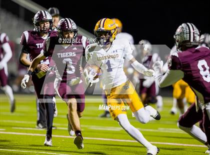 Thumbnail 2 in Edgewood vs Arp (UIL 3A D2 Football Regional) photogallery.