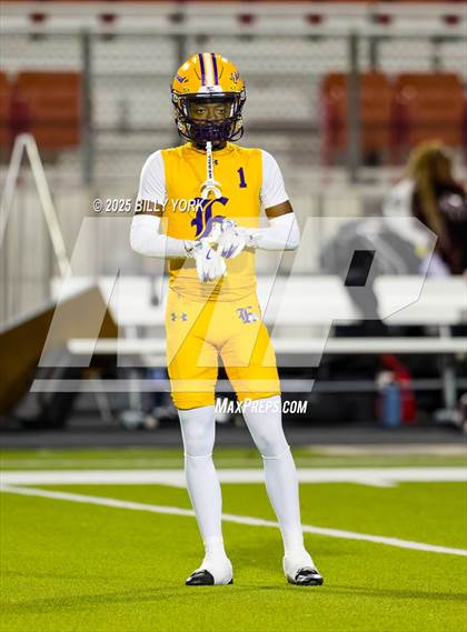 Thumbnail 3 in Edgewood vs Arp (UIL 3A D2 Football Regional) photogallery.