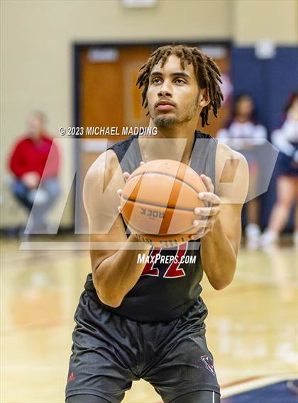 Thumbnail 2 in Goose Creek Memorial @ Hardin-Jefferson photogallery.