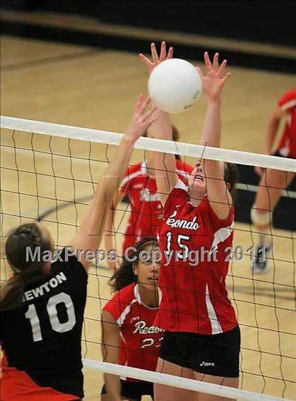 Thumbnail 2 in Redondo Union vs. Santa Ynez (Archbishop Mitty Invitational Tournament) photogallery.