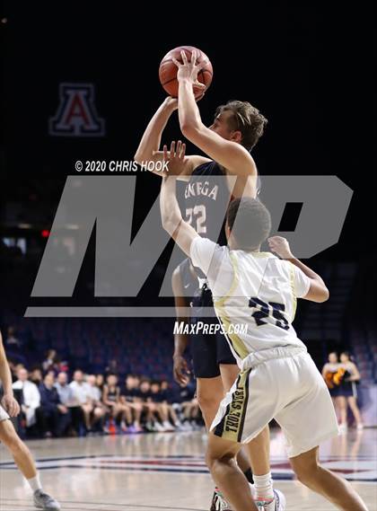Thumbnail 2 in Cienega vs. Casteel (MLK Basketball Classic) photogallery.