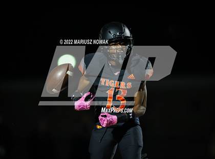 Thumbnail 3 in Saline vs  Belleville (MHSAA District Final) photogallery.