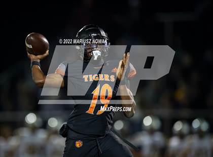 Thumbnail 3 in Saline vs  Belleville (MHSAA District Final) photogallery.
