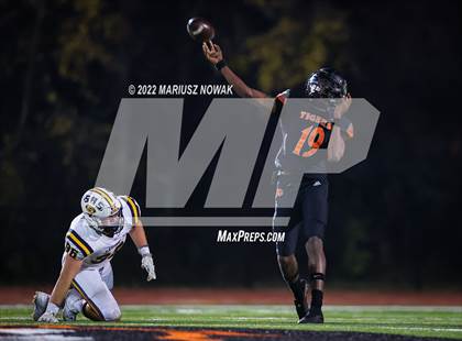 Thumbnail 2 in Saline vs  Belleville (MHSAA District Final) photogallery.