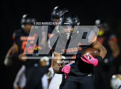 Thumbnail 3 in Saline vs  Belleville (MHSAA District Final) photogallery.