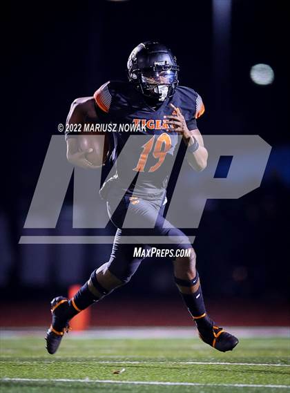 Thumbnail 3 in Saline vs  Belleville (MHSAA District Final) photogallery.