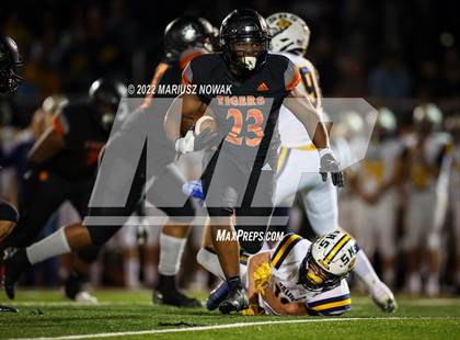 Thumbnail 3 in Saline vs  Belleville (MHSAA District Final) photogallery.