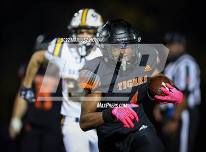 Thumbnail 2 in Saline vs  Belleville (MHSAA District Final) photogallery.