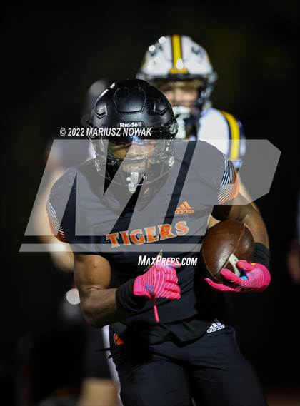 Thumbnail 1 in Saline vs  Belleville (MHSAA District Final) photogallery.