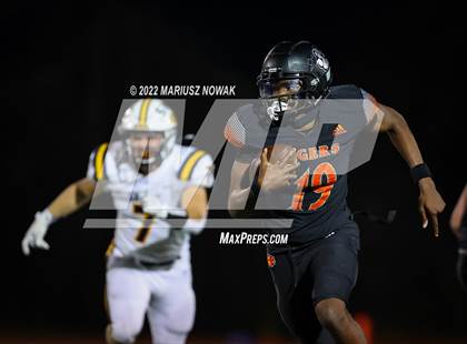 Thumbnail 2 in Saline vs  Belleville (MHSAA District Final) photogallery.