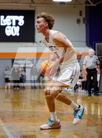 Thumbnail 3 in Chilton County vs Thorsby (Chilton County Tournament) photogallery.