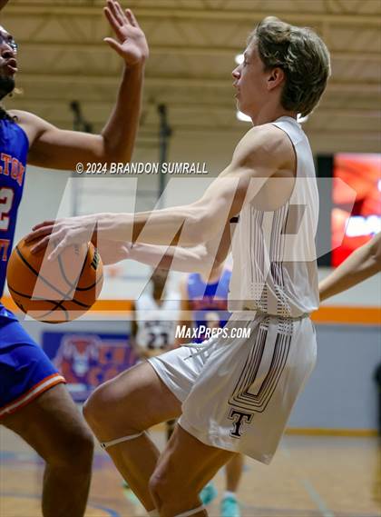 Thumbnail 1 in Chilton County vs Thorsby (Chilton County Tournament) photogallery.