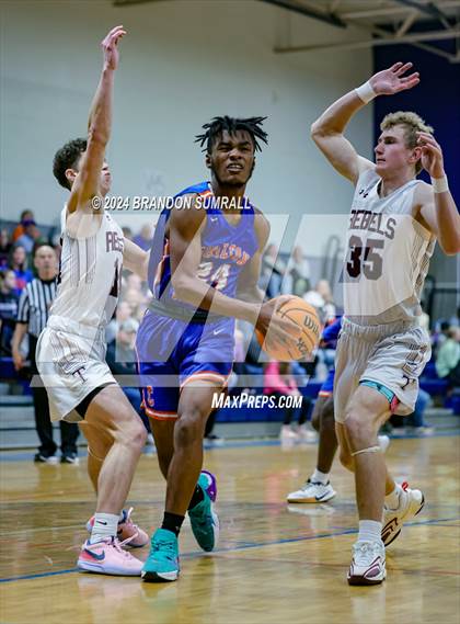 Thumbnail 2 in Chilton County vs Thorsby (Chilton County Tournament) photogallery.