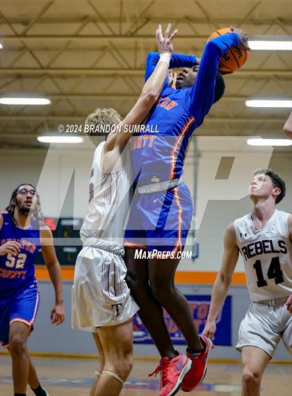 Thumbnail 1 in Chilton County vs Thorsby (Chilton County Tournament) photogallery.