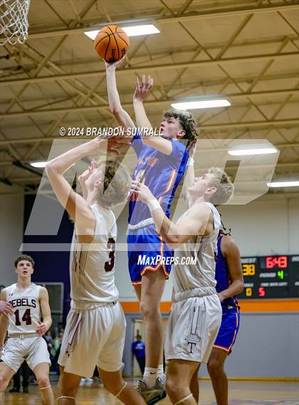 Thumbnail 2 in Chilton County vs Thorsby (Chilton County Tournament) photogallery.