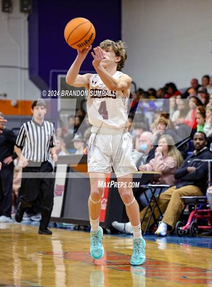 Thumbnail 3 in Chilton County vs Thorsby (Chilton County Tournament) photogallery.