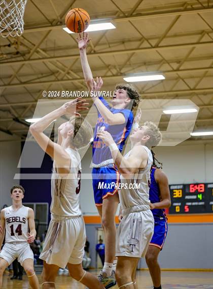 Thumbnail 3 in Chilton County vs Thorsby (Chilton County Tournament) photogallery.