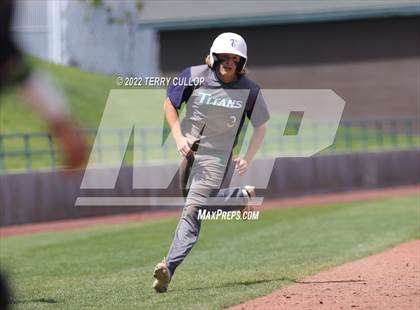 Thumbnail 2 in Syracuse vs. Kearns (UHSAA 6A Regionals Game 2) photogallery.