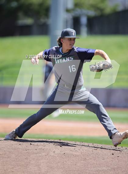 Thumbnail 1 in Syracuse vs. Kearns (UHSAA 6A Regionals Game 2) photogallery.