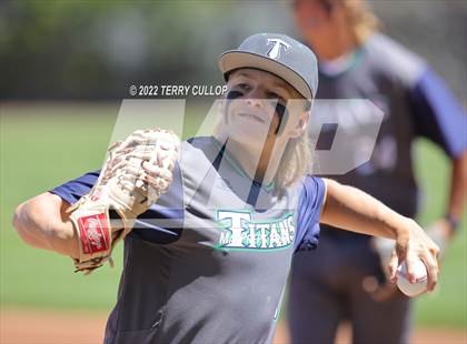 Thumbnail 3 in Syracuse vs. Kearns (UHSAA 6A Regionals Game 2) photogallery.