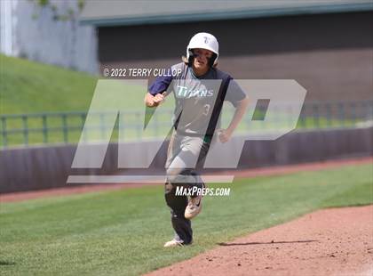 Thumbnail 1 in Syracuse vs. Kearns (UHSAA 6A Regionals Game 2) photogallery.