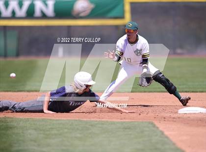 Thumbnail 1 in Syracuse vs. Kearns (UHSAA 6A Regionals Game 2) photogallery.