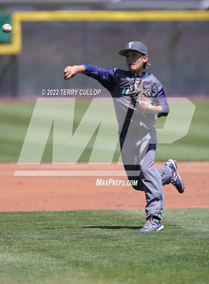 Thumbnail 3 in Syracuse vs. Kearns (UHSAA 6A Regionals Game 2) photogallery.