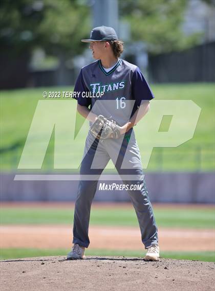 Thumbnail 2 in Syracuse vs. Kearns (UHSAA 6A Regionals Game 2) photogallery.
